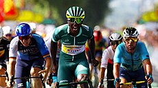 Eritrejský cyklista Biniam Girmay (Intermarché) slaví vítzství ve 12. etap...