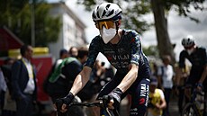 Jonas Vingegaard p�ijí�dí na start 14. etapy Tour de France v rou�ce.