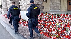 P�edváno�ní st�elba v roce 2023 na filozofické fakult� v Praze op�t o�ivila...