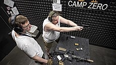 Stelecká píprava na praské stelnici Camp Zero.