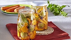 R��i�kov� kapusta nakl�dan� s mrkv�