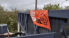 Ekologití aktivisté ze skupiny Just Stop Oil zablokovali provoz na britské...