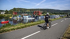 Peprava nadmrné konstrukce ke Dvoreckému mostu po Vltav ( 18.07.2024)