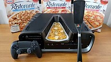 Vvojsk verze PlayStationu 5 maskovan jako ohva na pizzu