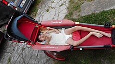 Karolínka ve speciálním vozíku