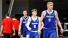 eský junior imon Svoboda (11) bhem osmifinále mistrovství Evropy