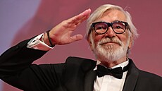 Jií Bartoka tradin salutuje a ukonuje 58. roník MFF Karlovy Vary (6....