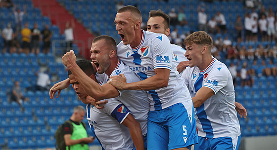 Gólová radost ostravských fotbalist, zleva Ewerton, Erik Prekop Jií Boula,...