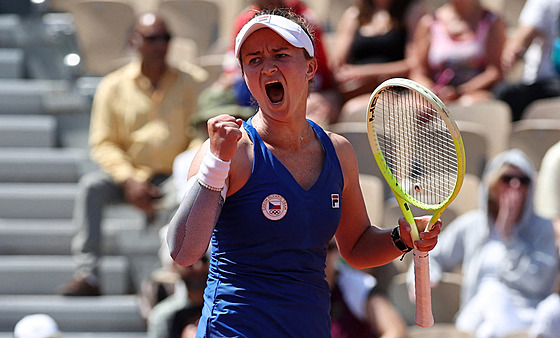 Tenistka Barbora Krejčíková se raduje z postupu do osmifinále olympijského...