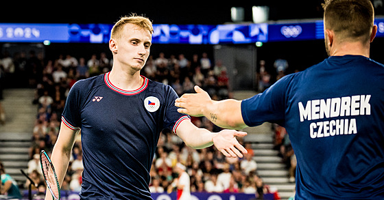 etí badmintonisté Ondej Král a Adam Mendrek v utkání proti korejskému páru.