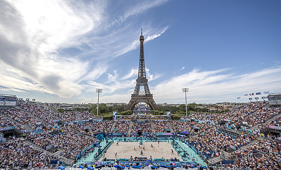 Olympijský beachvolejbal pod Eiffelovkou
