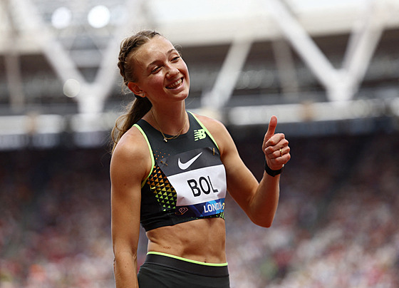 Femke Bolová pózuje fotografm po svém vítzství na mítinku Diamantové Ligy v...