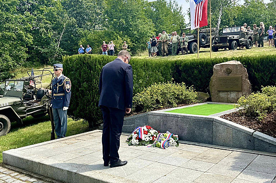 Druhá �ást vzpomínkové akce prob�hla na Píse�ném vrchu v Teplicích.