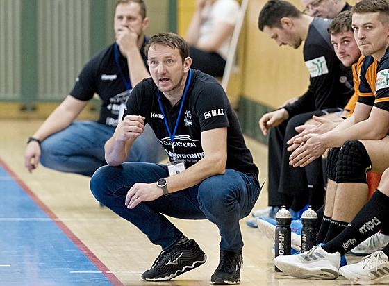 Petr tochl sleduje své plzeské svence.