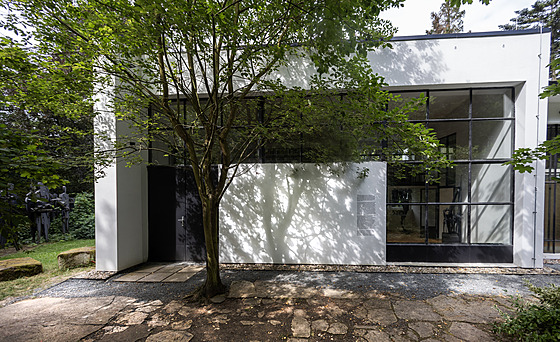 Ateliér um�lc� V�ry a Vladimíra Janou�kových v pra�ských Ko�í�ích (23. �ervence...