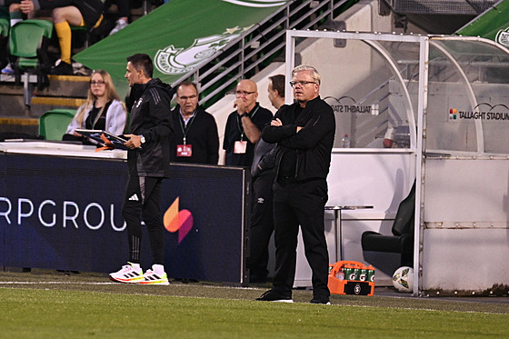 Sparanský trenér Lars Friis bhem utkání na stadionu Shamrocku Rovers.