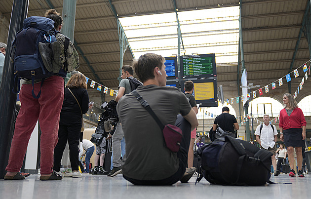Francouzi mají podezřelé z útoku na železnici, zaměřili se na levicové aktivisty