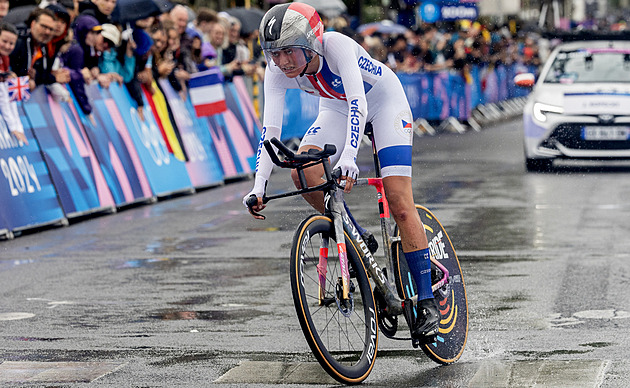 ONLINE: Cyklistky bojují o medaile v hromadném závodě, na trati i Kopecký