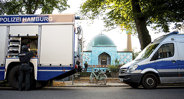 Německo zakázalo Islámské centrum v Hamburku. V mešitě probíhá policejní razie