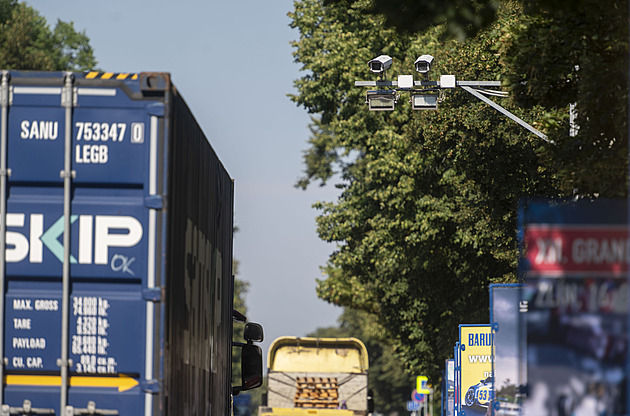 Ve Zlín� se bude rychlost vozidel m��it na více místech. Dnes jsou kamery na...