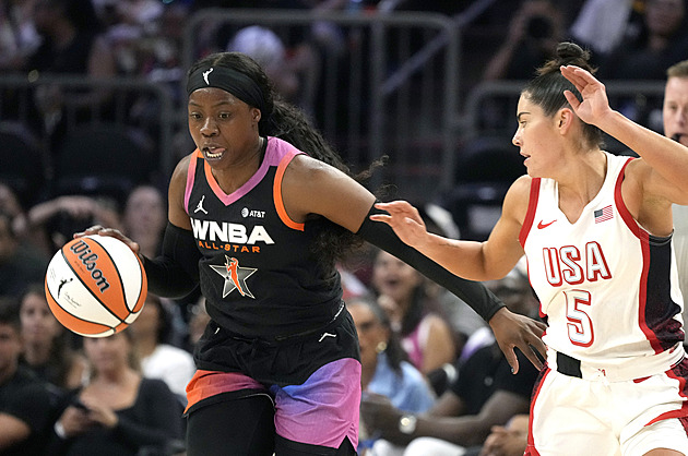 Porážka v přípravě na OH. Basketbalistky Spojených států nestačily na výběr WNBA