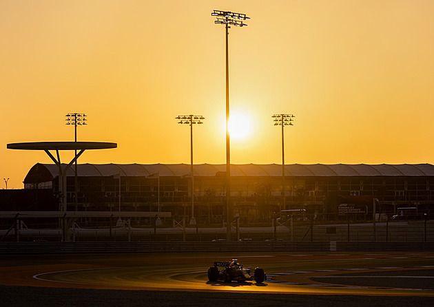 Formule 1 bojuje s horkem, od srpna bude testovat chladící systém pro piloty