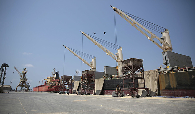 Izrael v odvetě zaútočil na jemenský přístav Hudajdá. Zranilo se 80 lidí