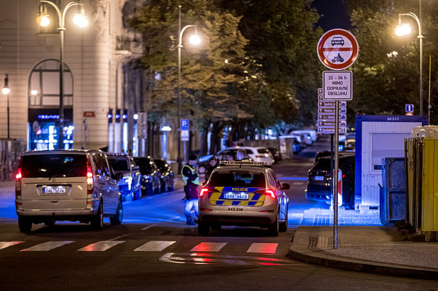 Cedule se zákazem v centru Prahy řidiči ignorovali, strážníci se s nimi nemazlili