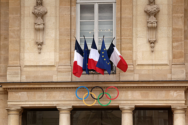 KOMENTÁŘ: Nejdřív hry, až pak chléb. Francouzské bezvládí se schovává za olympiádu