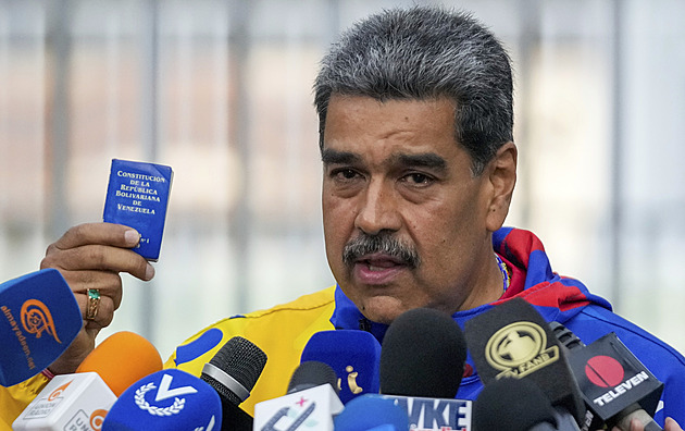 Podle USA volby ve Venezuele vyhrál kandidát opozice. V zemi to dál vře