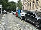 Opil idika v BMW nabourala auta zaparkovan v ulici Lumrova v Praze 4. (26....