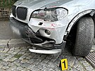 Opil idika v BMW nabourala auta zaparkovan v ulici Lumrova v Praze 4. (26....