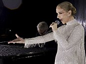Céline Dion bhem zahajovacího ceremoniálu olympiády v Paíi (26. ervence...