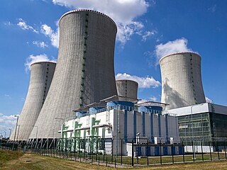 Chladicí ve v jaderné elektrárn Dukovany.