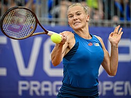 Turnaj en Livesport Prague Open. Kateina Siniaková  v utkání proti Louise...