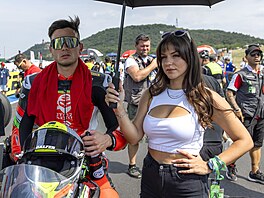 Krásky v boxech závod ampionátu WorldSBK na mosteckém okruhu