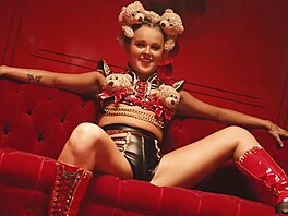 JoJo Siwa ve videoklipu Guilty Pleasure (2024)