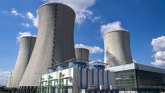 Chladic� v�e v jadern� elektr�rn� Dukovany.