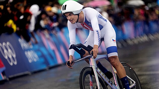 �esk� cyklista Mathias Vacek absolvuje olympijskou �asovku.