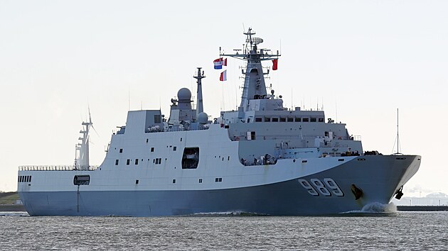 Prvnm nskm vyloovacm plavidlem nov generace bylo osm jednotek LPD Type 071.