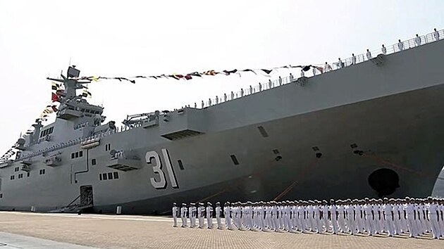 LHD Hainan (31) ped prvn plavbou