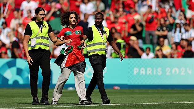 Poadatel odvdj jednoho z marockch fanouk, kter bhem utkn...