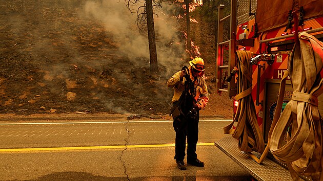 Podle poslednho hlen kalifornsk lesnick a hasisk agentury Cal Fire se por postupn rozil na piblin 970 kilometr tverench.
(27. ervence 2024)