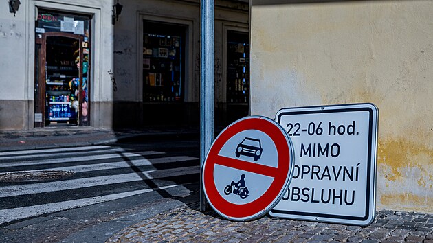 Na hluk si dlouhodob stuj zejmna obyvatel Dlouh ulice, kde se nachz velk mnostv nonch podnik. (24. ervence 2024)
