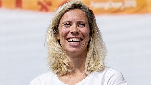 Eva Adamczykov na oficilnm oteven eskho domu.