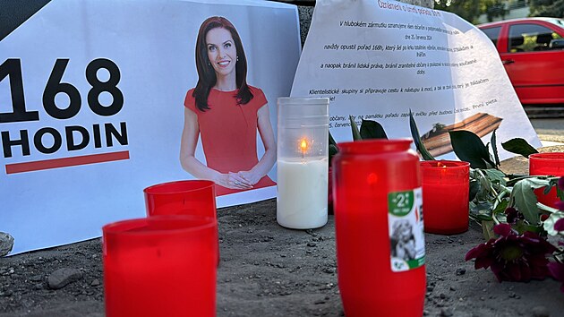 Ped sdlem esk televize na Kavch horch vzniklo pietn msto za zruen publicistick poad Nory Fridrichov 168 hodin. (25. ervence 2024)