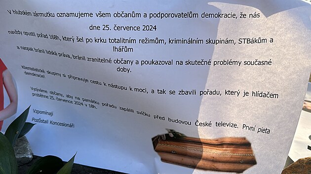 P�ed s�dlem �esk� televize na Kav��ch hor�ch vzniklo pietn� m�sto za zru�en� publicistick� po�ad Nory Fridrichov� 168 hodin. (25. �ervence 2024)