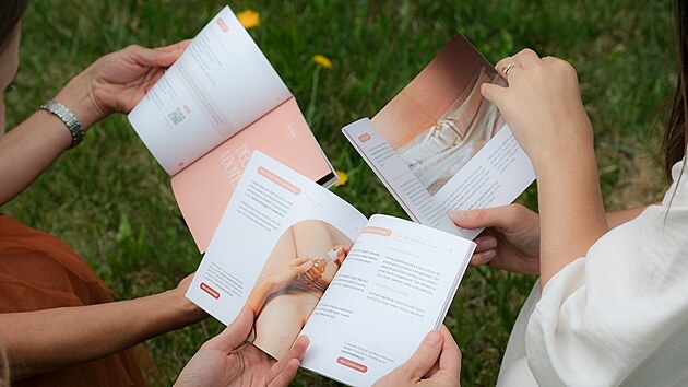 Neziskov� organizace C�sa�ovn�m v�nuj�c� se pomoci �en�m, kter� rodily c�sa�sk�m �ezem, vydala manu�l k p��i o jizvu.