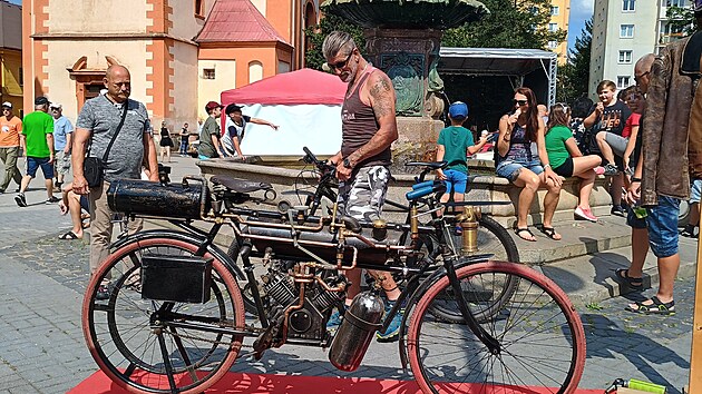 Parn kolo beovskho umleckho kove Miroslava Rudolfa bud zaslouenou pozornost vude tam, kde se s nm objev.