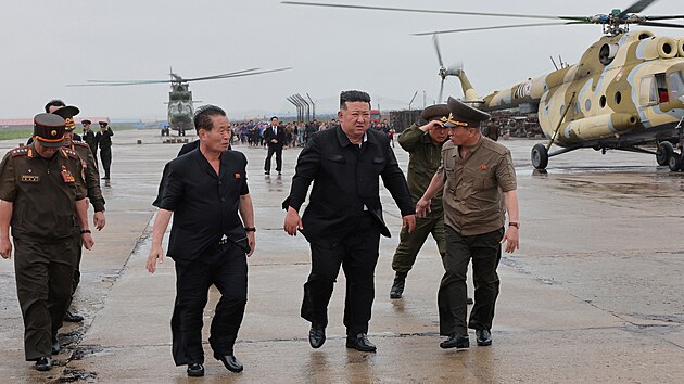 Severokorejsk� v�dce Kim �ong-un kv�li siln�m z�plav�m vyhl�sil stav nouze. (29. �ervence 2024)